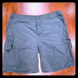 Men’s XL KUHL cargo shorts